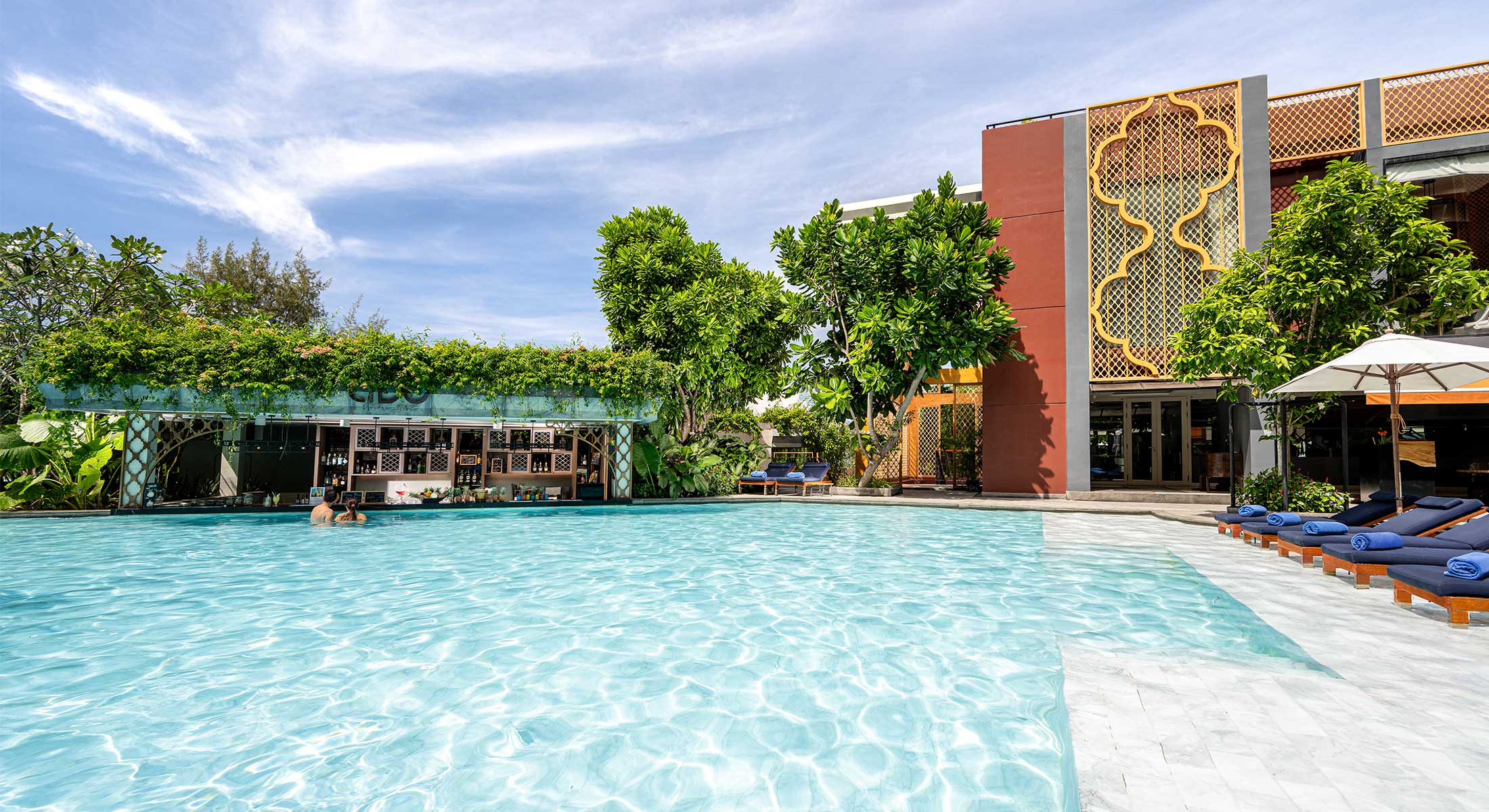 Lido Pool Bar - MGallery Hotels in Phuket with Swim Up Pool Bar